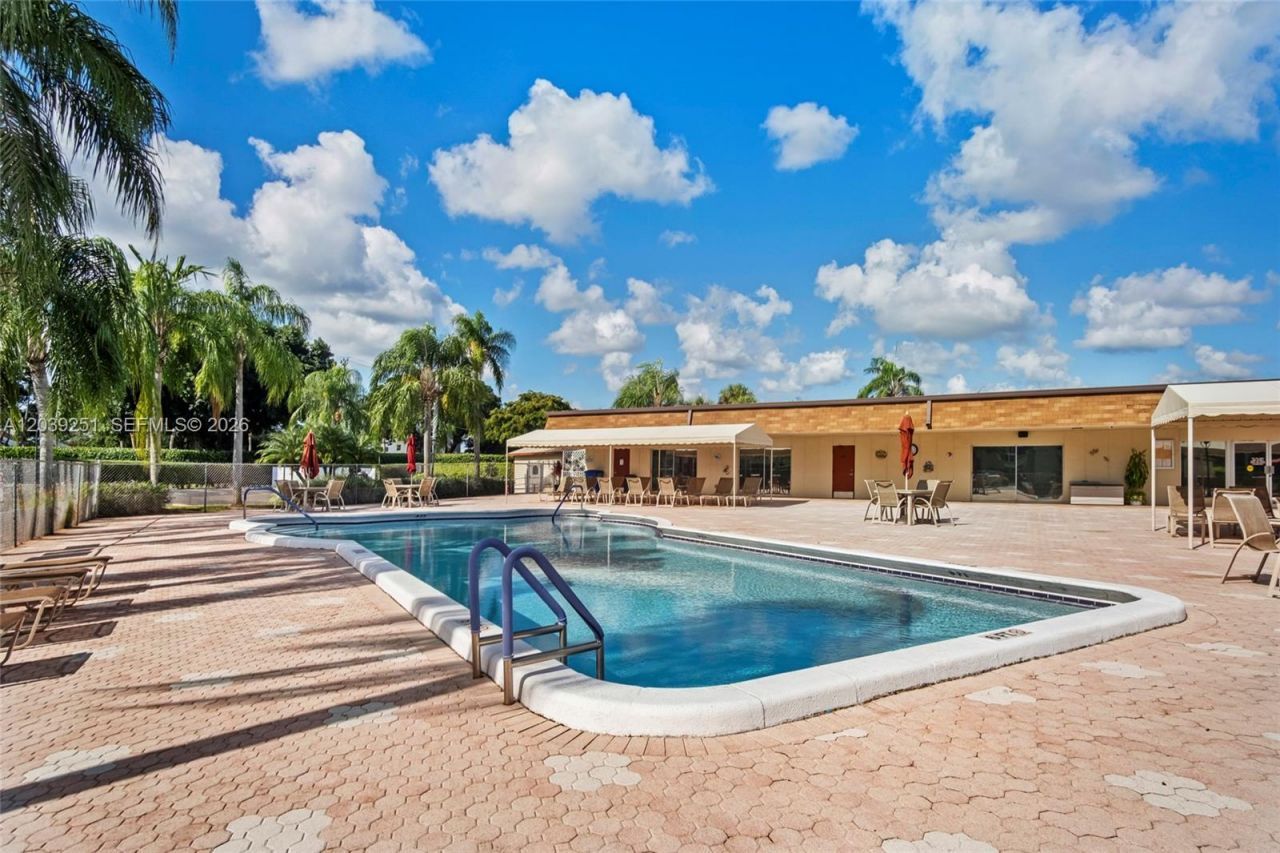 19 Abbey Ln , Unit 104, Delray Beach, FL 33446 Photo