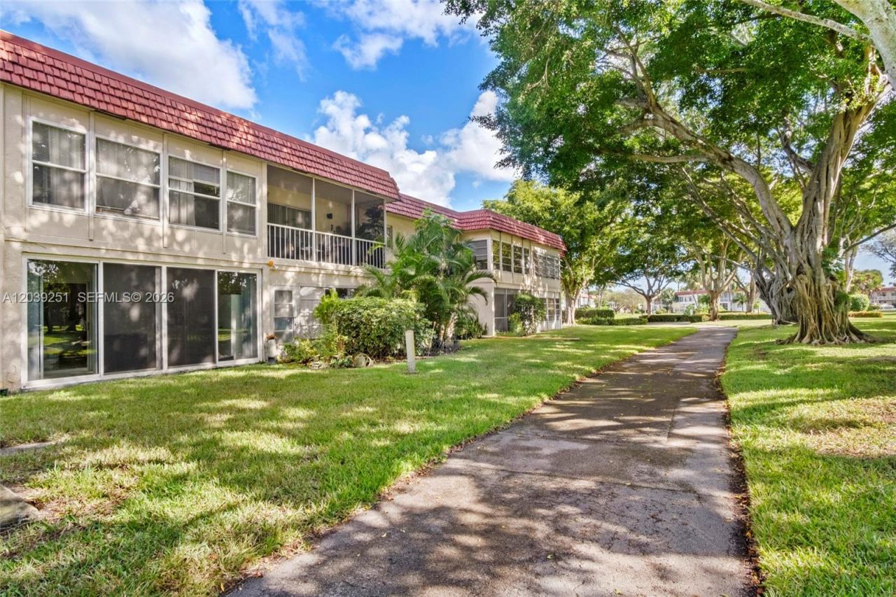 19 Abbey Ln , Unit 104, Delray Beach, FL 33446 Photo