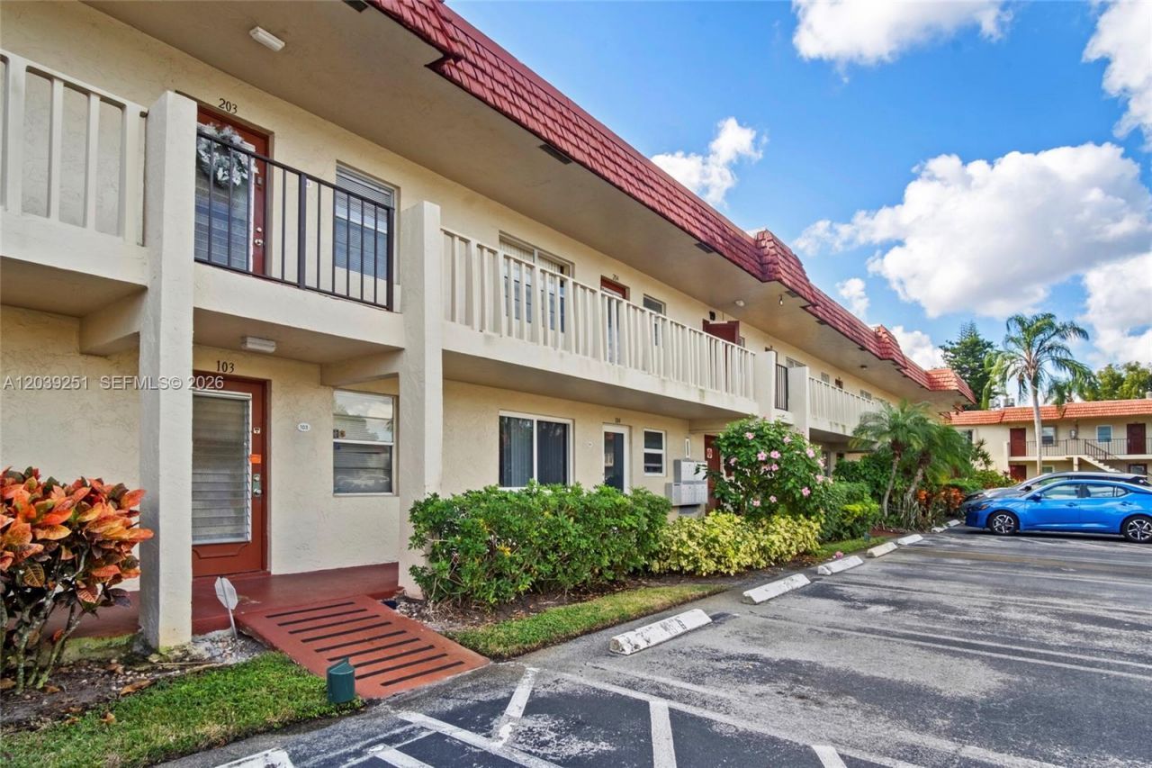 19 Abbey Ln , Unit 104, Delray Beach, FL 33446 Photo