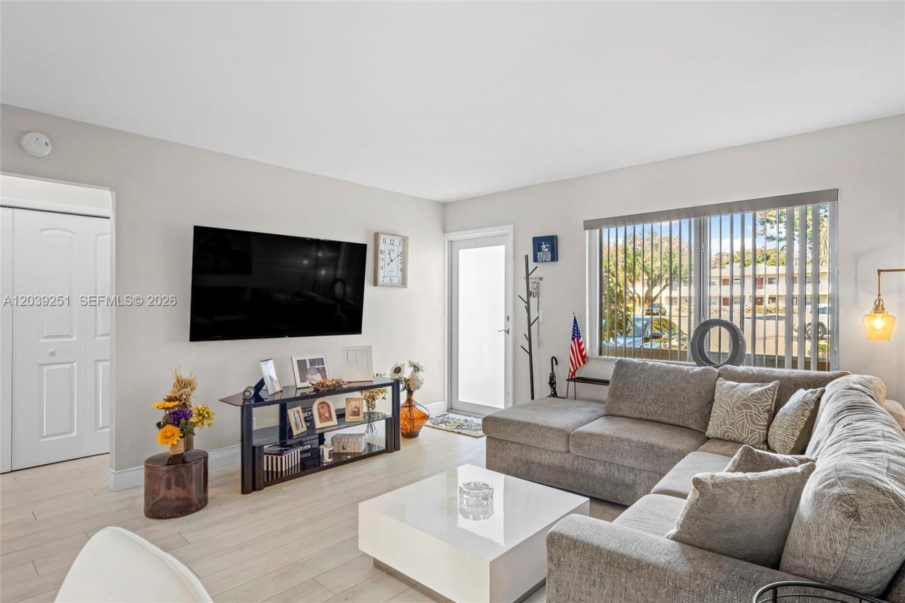 19 Abbey Ln , Unit 104, Delray Beach, FL 33446 Photo