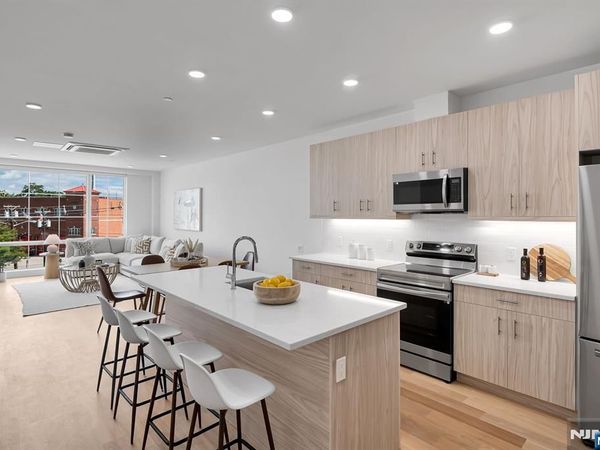 35 Jefferson Avenue 402, WESTWOOD, NJ 07675