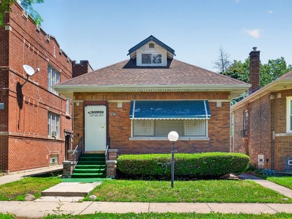 7915 S Calumet Avenue, Chicago, IL 60619