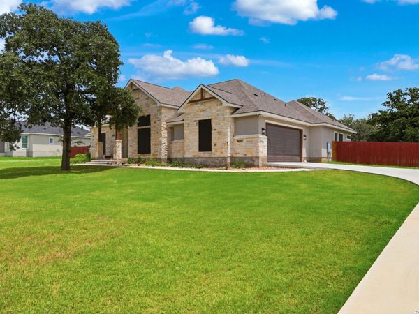 104 HONDO RDG, La Vernia, TX 78121