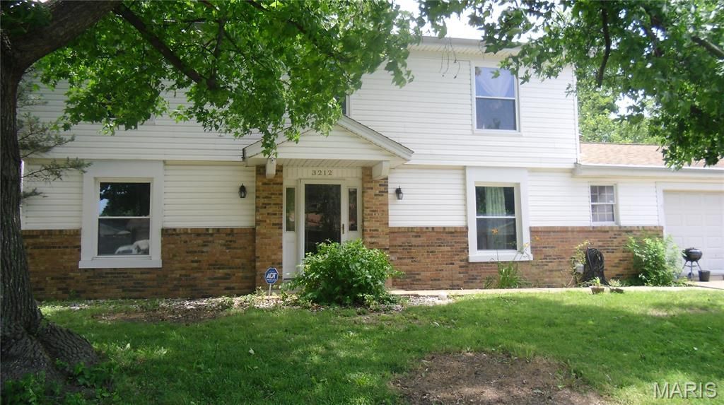 3212 West Boulevard, Belleville, IL 62221 Main Photo