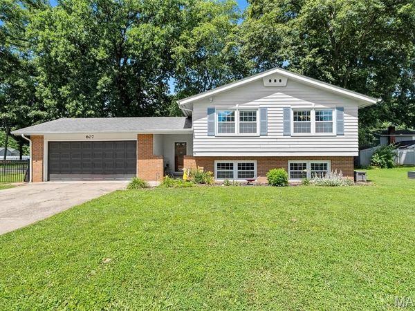 607 N 10th Street, Mascoutah, IL 62258