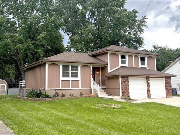 1208 SE 4th Terrace, Lee's Summit, MO 64063