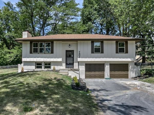 7502 Donal Avenue, Pleasant Valley, MO 64068