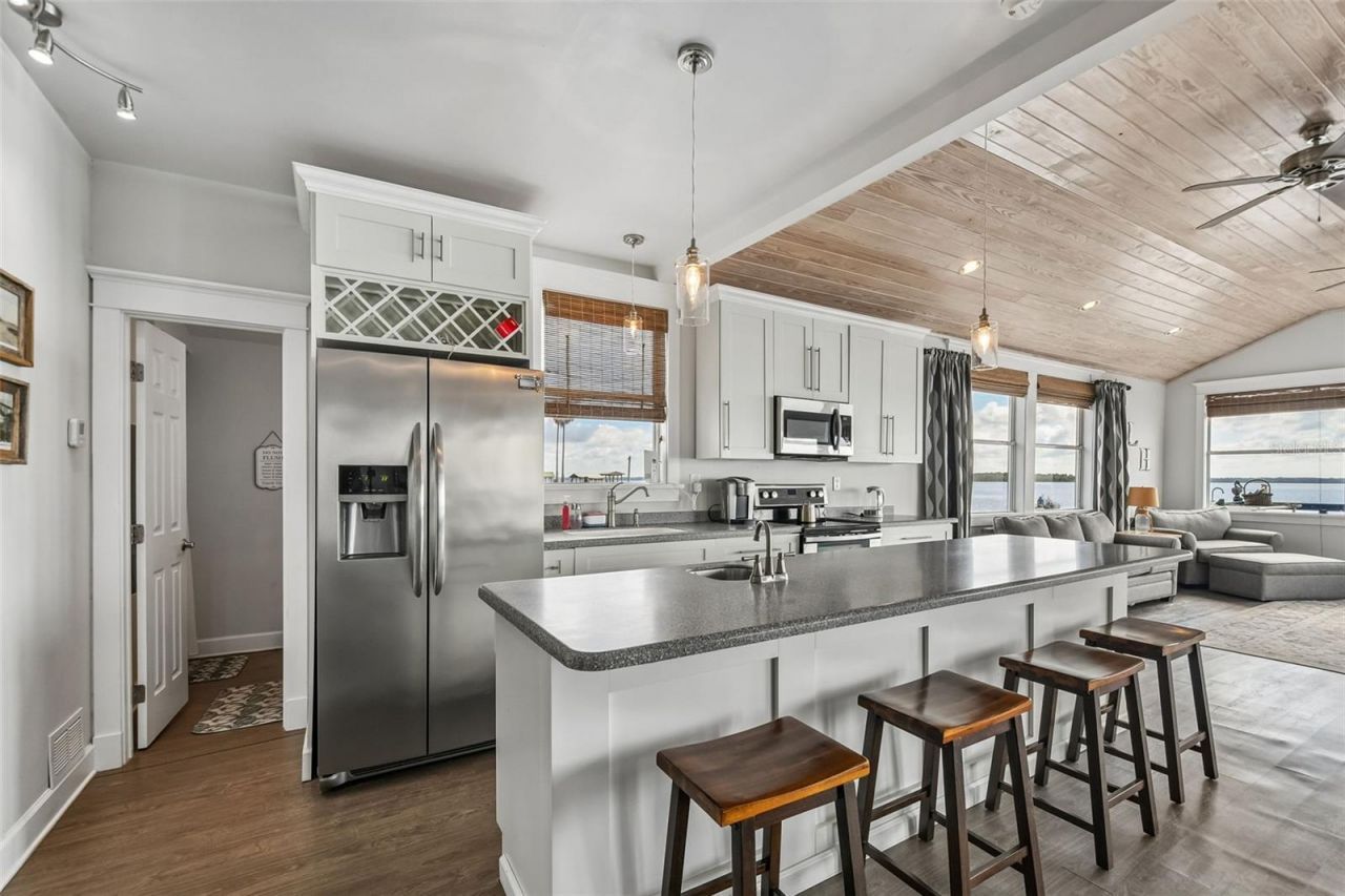 21 S Lake Street, Crescent City, FL 32112 Photo