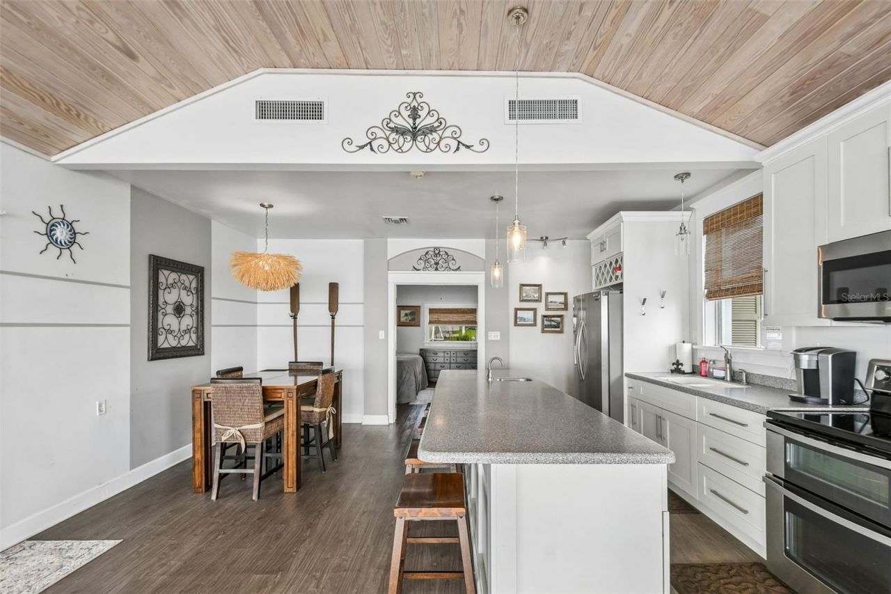 21 S Lake Street, Crescent City, FL 32112 Photo