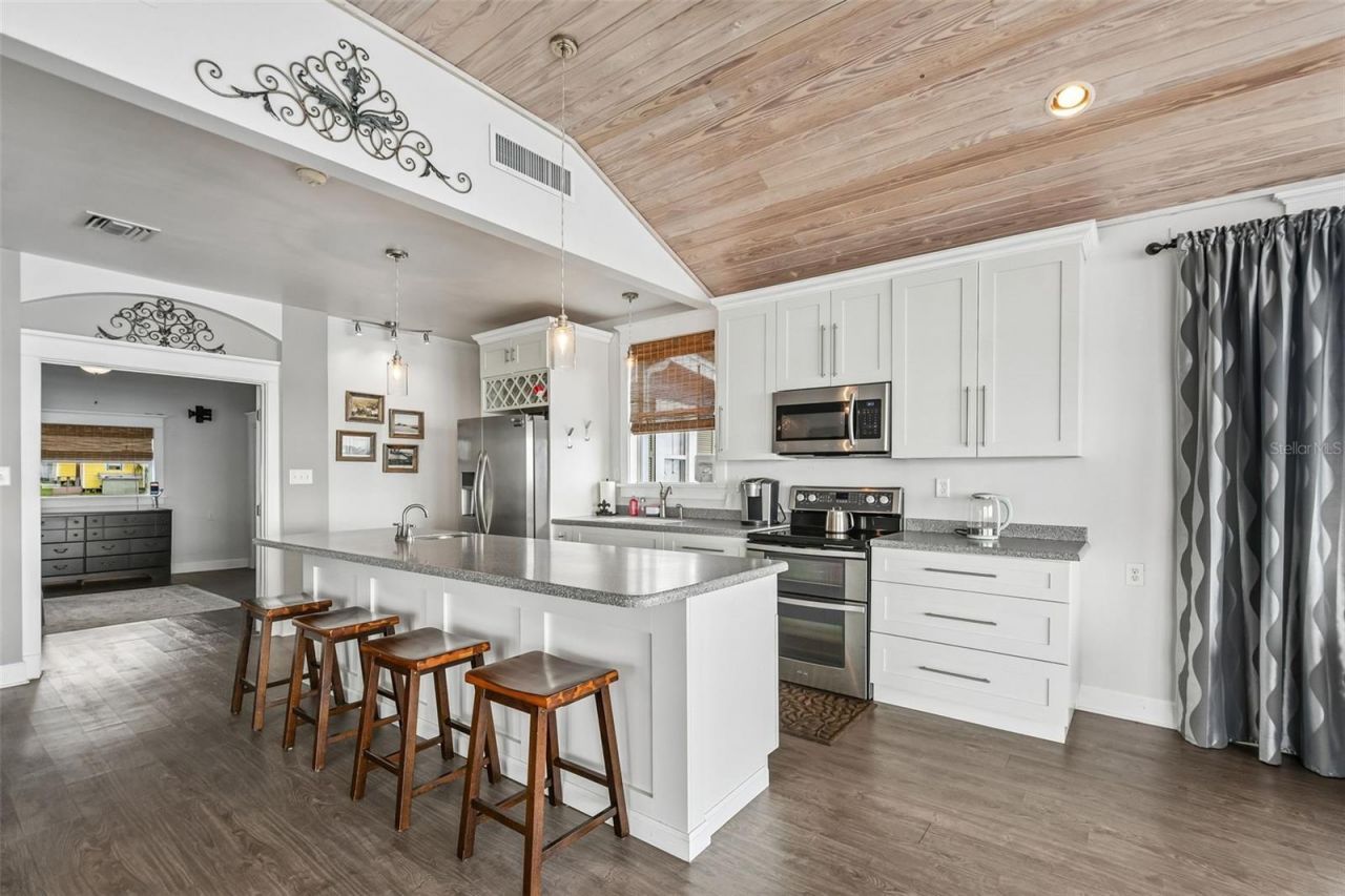 21 S Lake Street, Crescent City, FL 32112 Photo