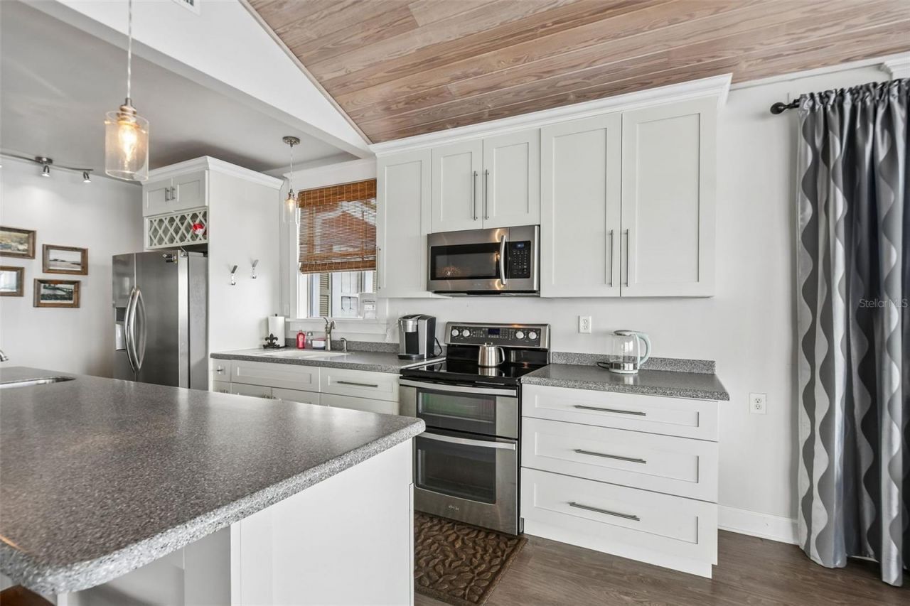 21 S Lake Street, Crescent City, FL 32112 Photo