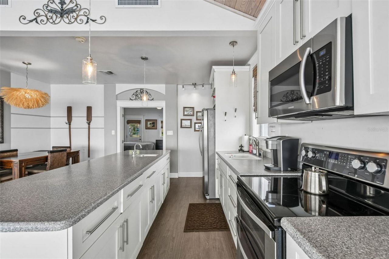 21 S Lake Street, Crescent City, FL 32112 Photo