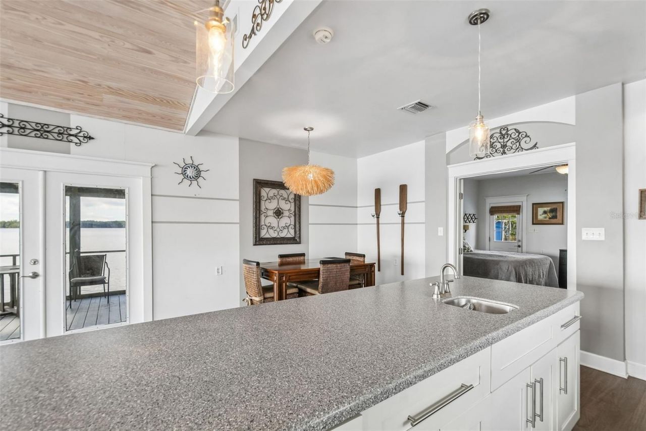 21 S Lake Street, Crescent City, FL 32112 Photo