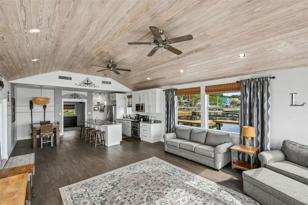21 S Lake Street, Crescent City, FL 32112 Photo