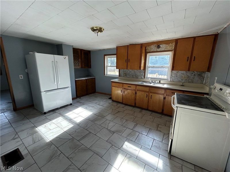 341 Saint Clair Avenue SW, New Philadelphia, OH 44663 Photo 3