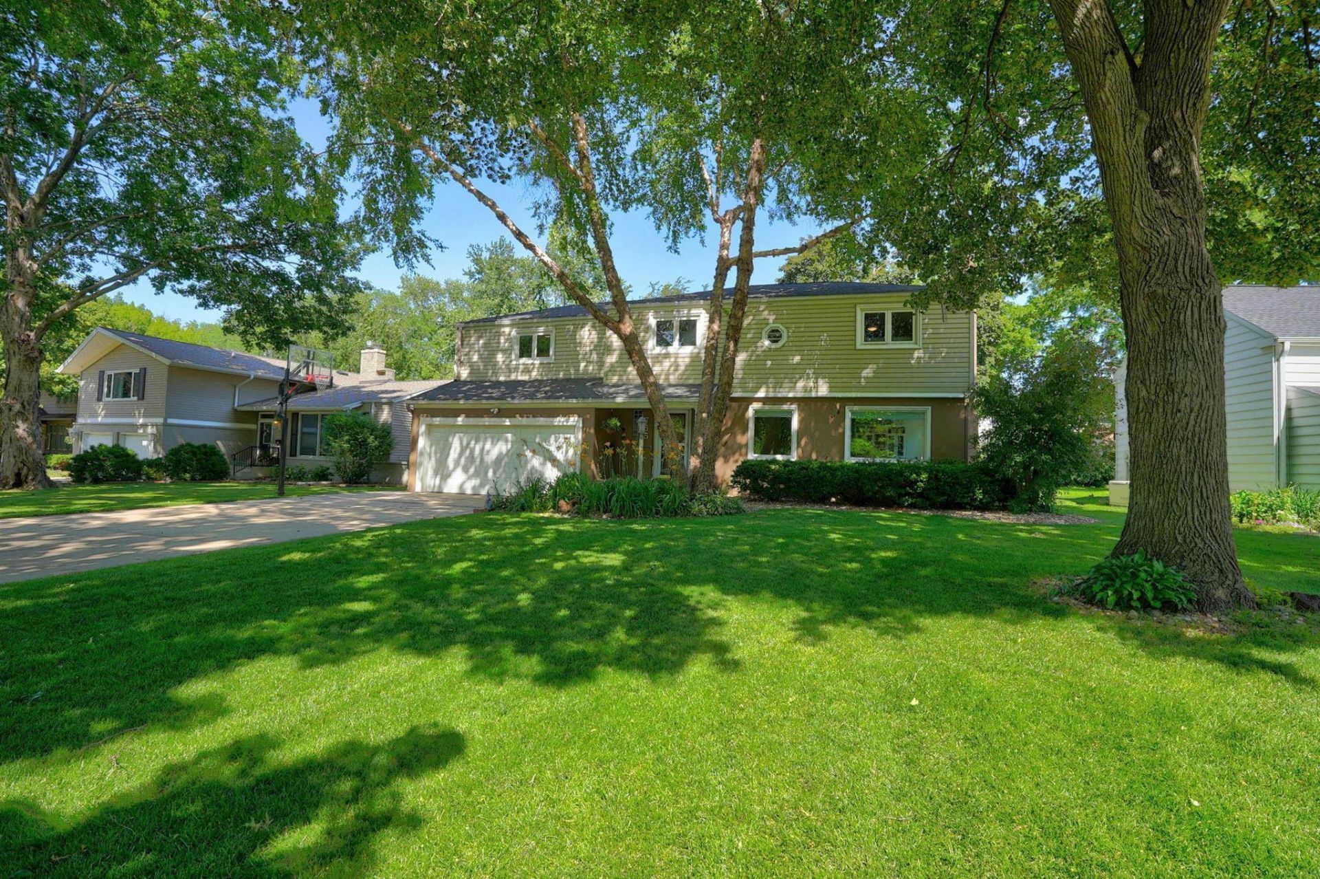 765 Prospect Blvd, Waterloo, IA 50701 Main Photo