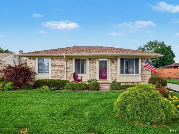 40518 William Drive , Clinton Twp, MI 48038