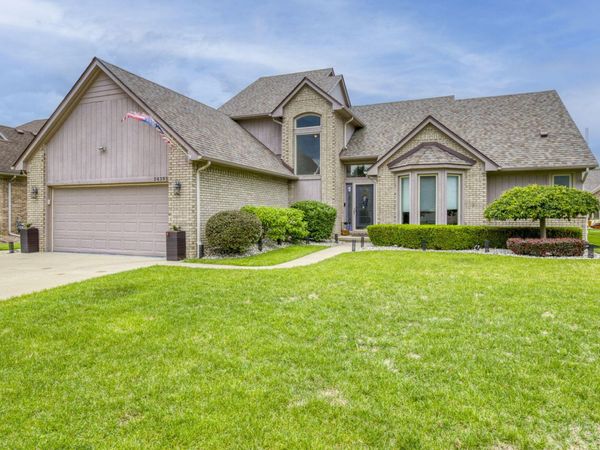 54393 Amber Drive, Macomb, MI 48042