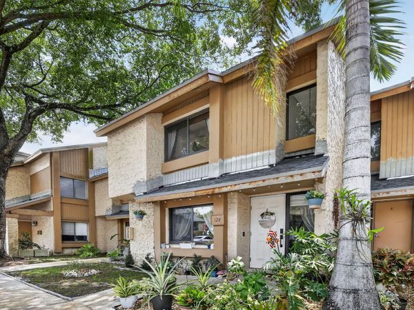 124 Wimbledon Lake Drive, Plantation, FL 33324