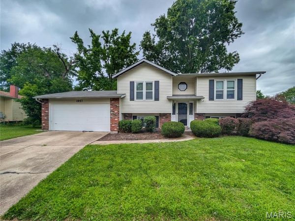 1957 Tealwood Cove Drive , Florissant, MO 63031