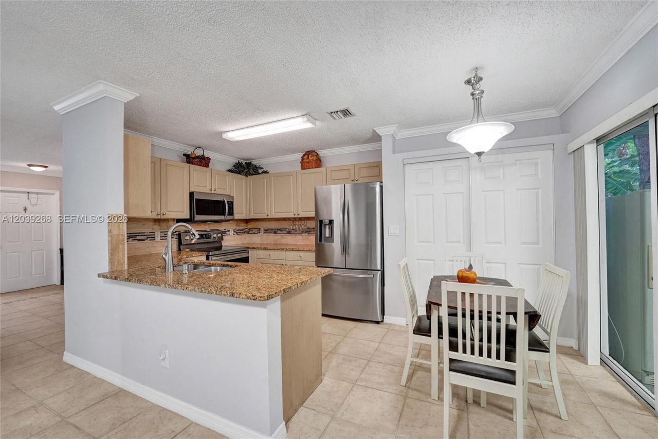 806 NW 208th Way , Pembroke Pines, FL 33029 Photo
