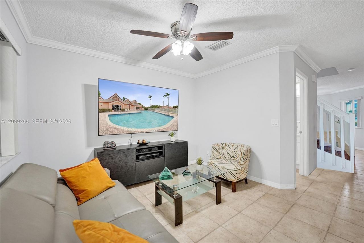 806 NW 208th Way , Pembroke Pines, FL 33029 Photo