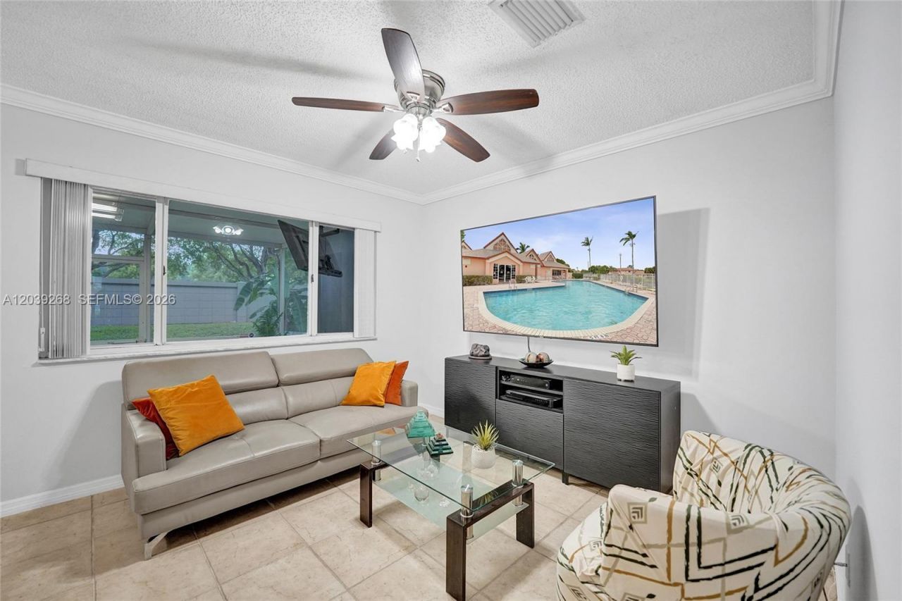 806 NW 208th Way , Pembroke Pines, FL 33029 Photo