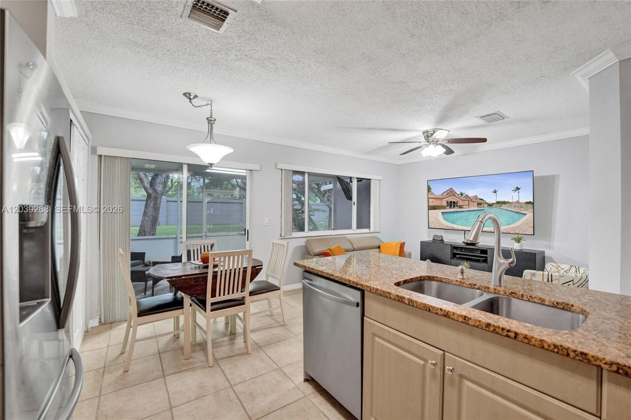 806 NW 208th Way , Pembroke Pines, FL 33029 Photo
