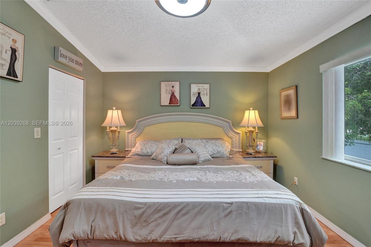 806 NW 208th Way , Pembroke Pines, FL 33029 Photo