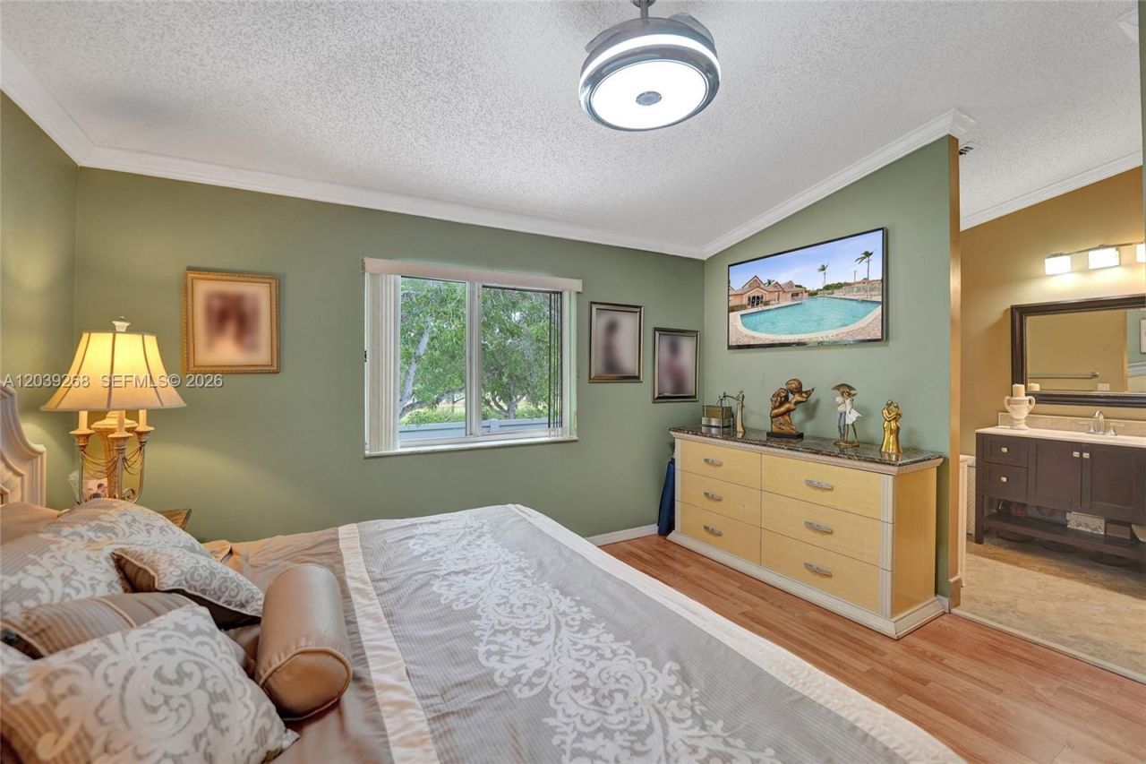 806 NW 208th Way , Pembroke Pines, FL 33029 Photo