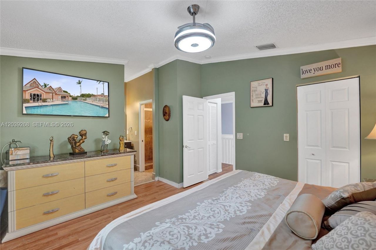 806 NW 208th Way , Pembroke Pines, FL 33029 Photo