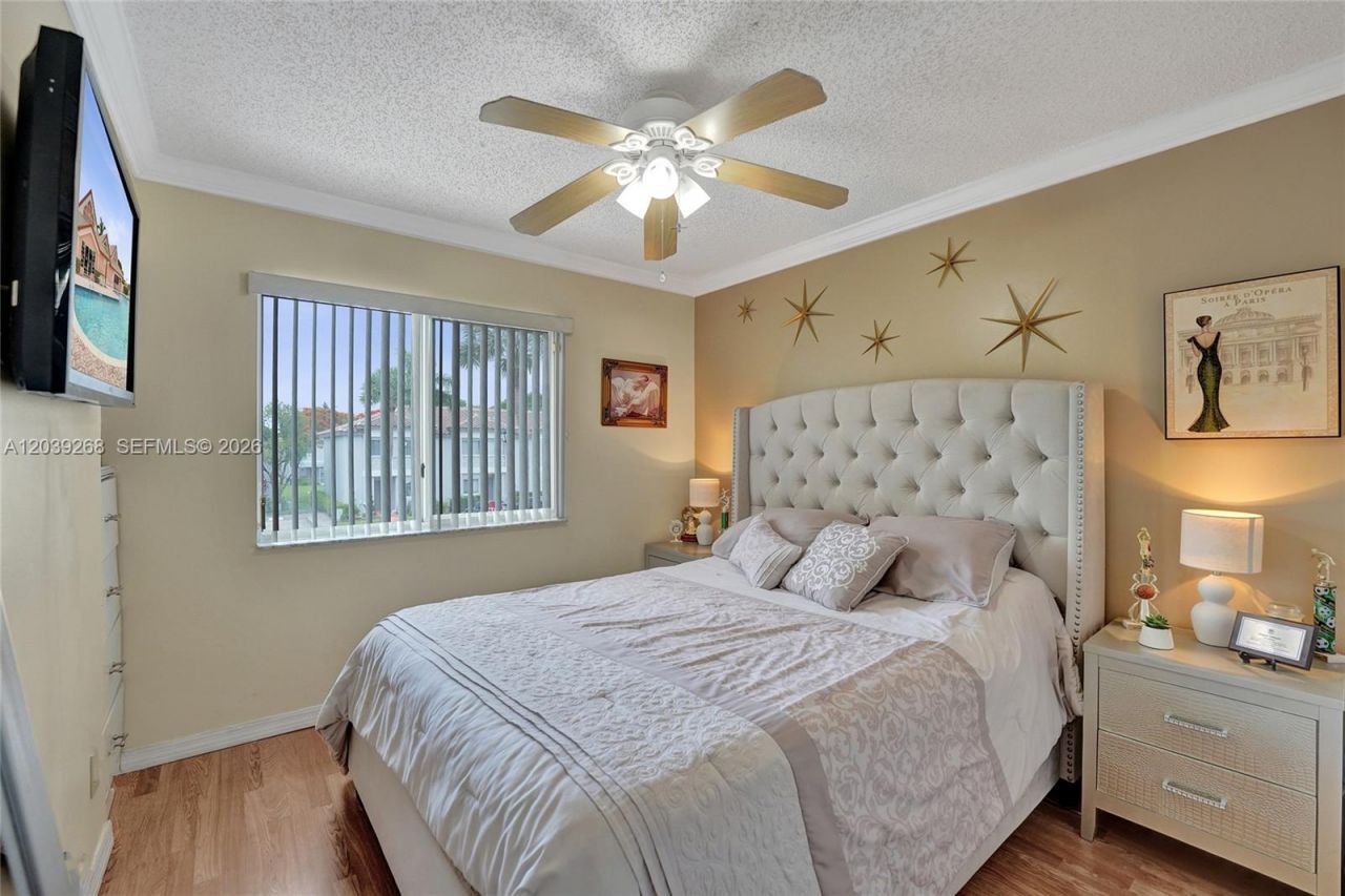 806 NW 208th Way , Pembroke Pines, FL 33029 Photo