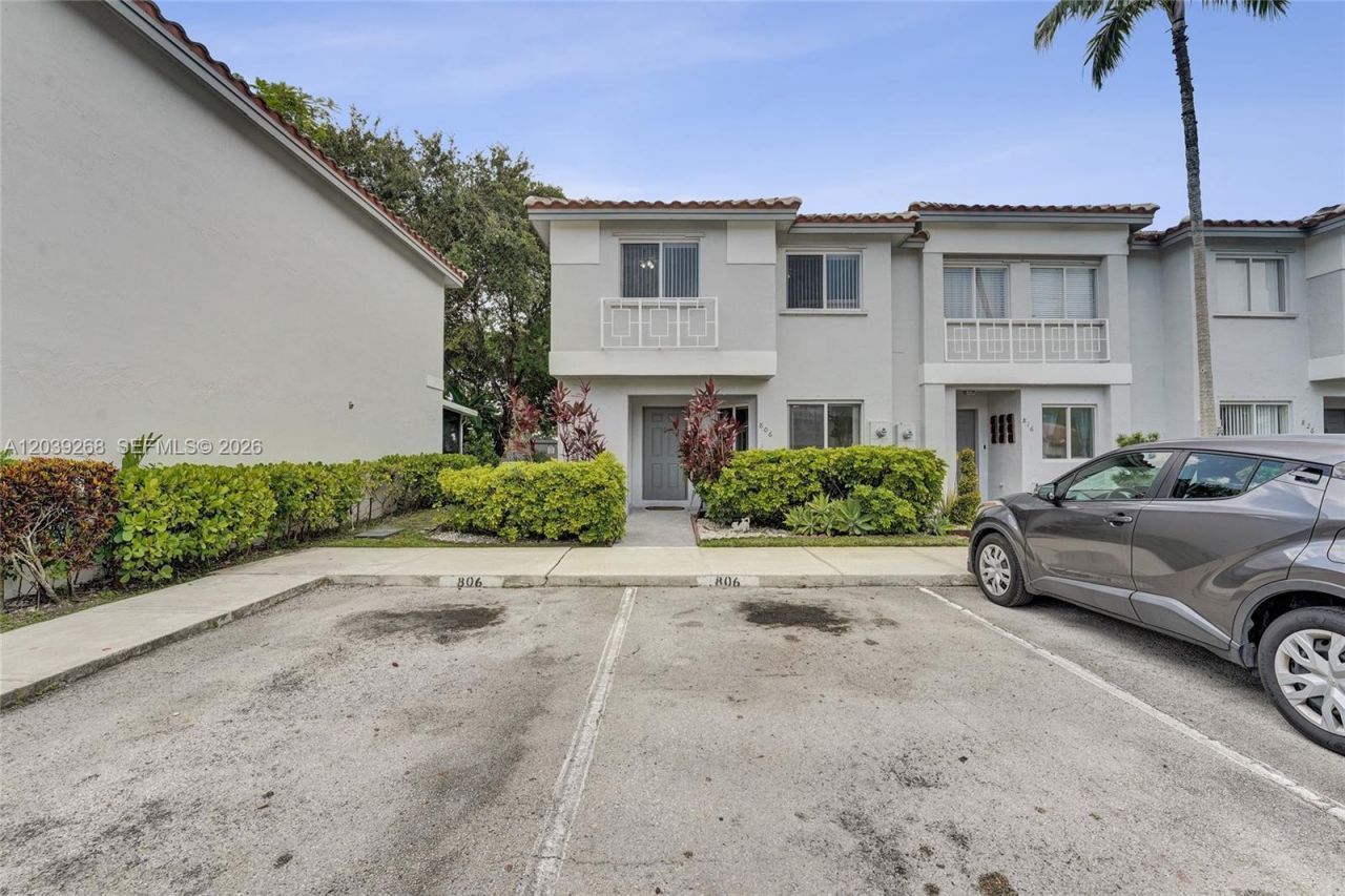 806 NW 208th Way , Pembroke Pines, FL 33029 Photo