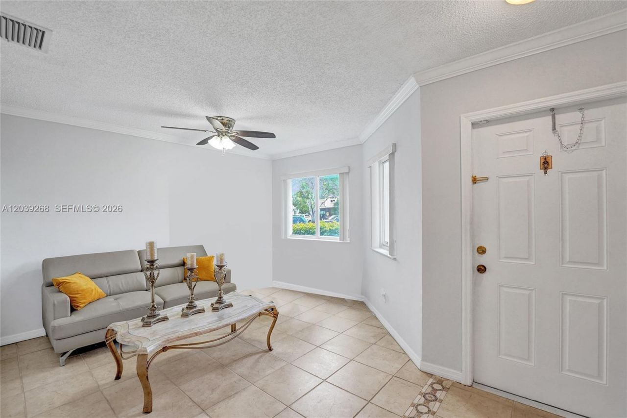 806 NW 208th Way , Pembroke Pines, FL 33029 Photo
