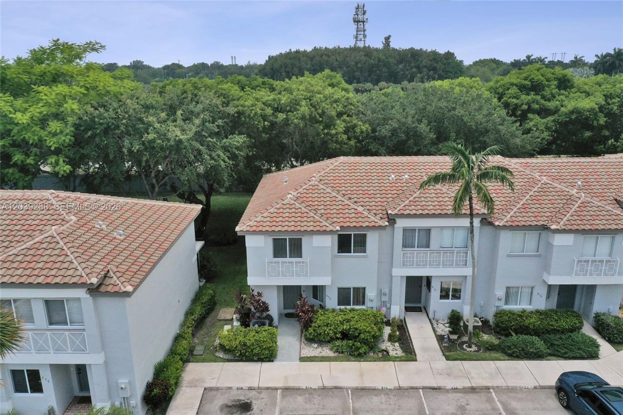 806 NW 208th Way , Pembroke Pines, FL 33029 Photo