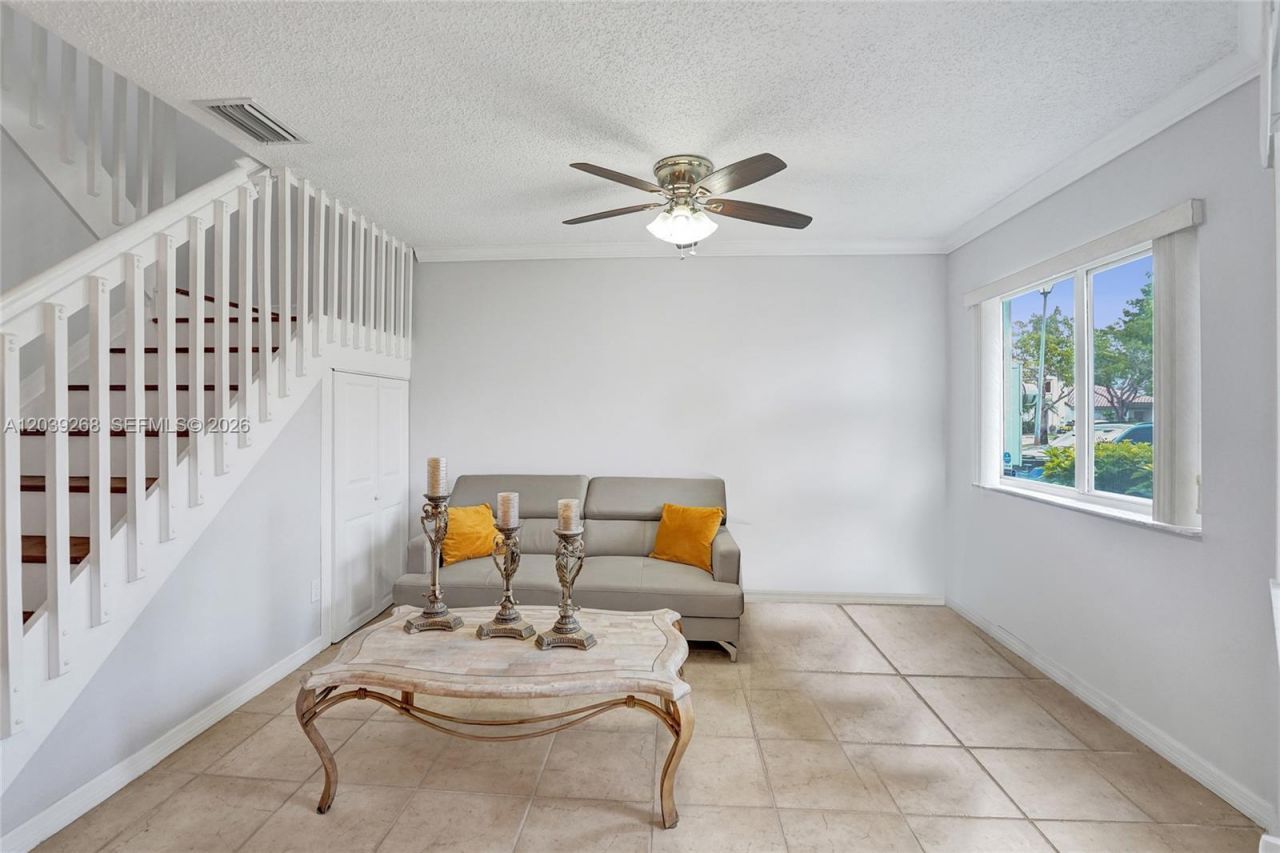 806 NW 208th Way , Pembroke Pines, FL 33029 Photo