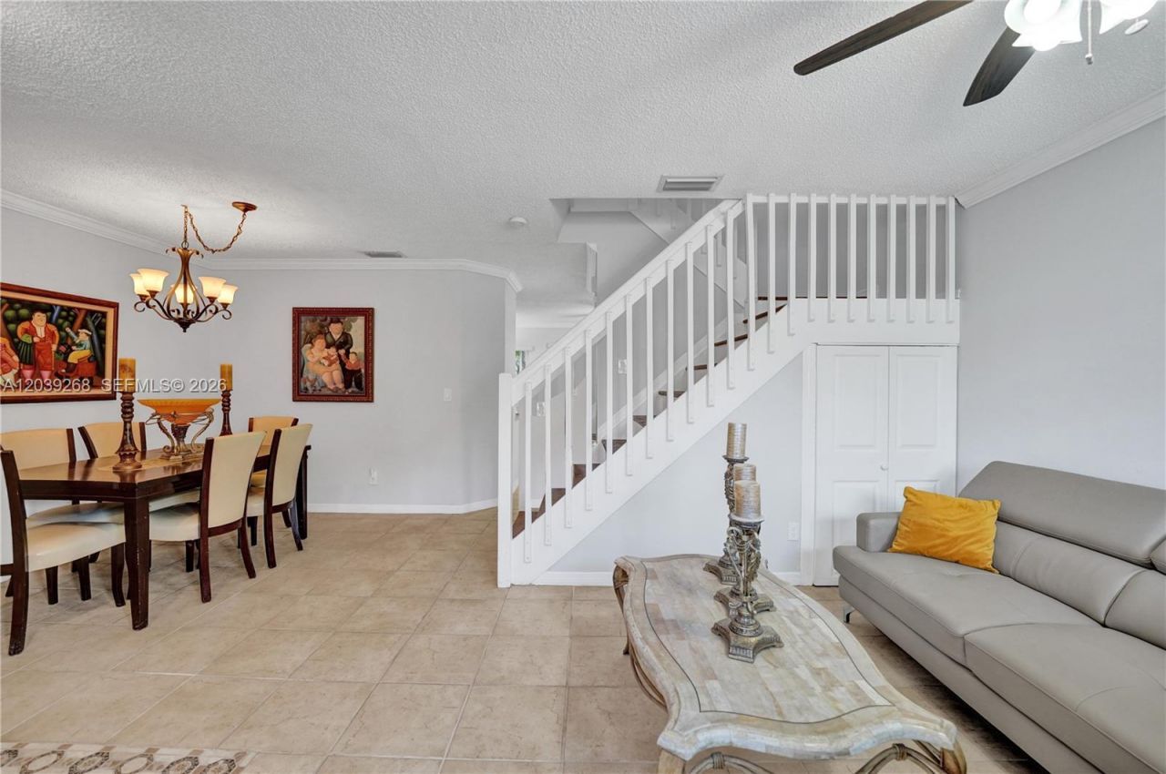 806 NW 208th Way , Pembroke Pines, FL 33029 Photo