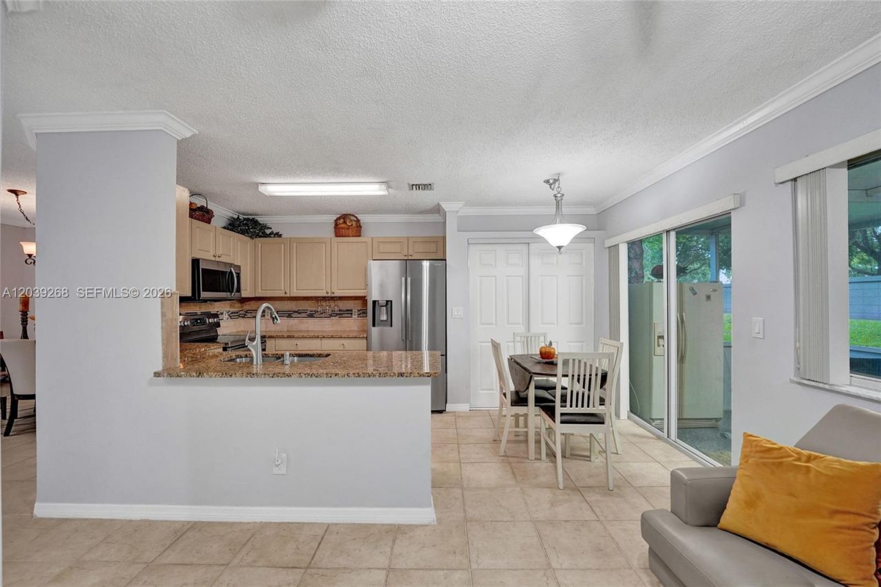 806 NW 208th Way , Pembroke Pines, FL 33029 Photo
