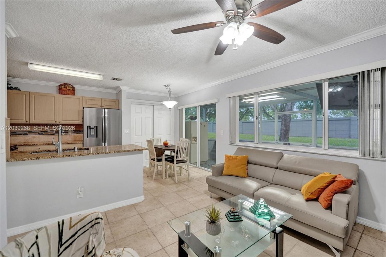 806 NW 208th Way , Pembroke Pines, FL 33029 Photo