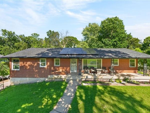 6157 NE Meadowlane Circle, Oakwood Park, MO 64118