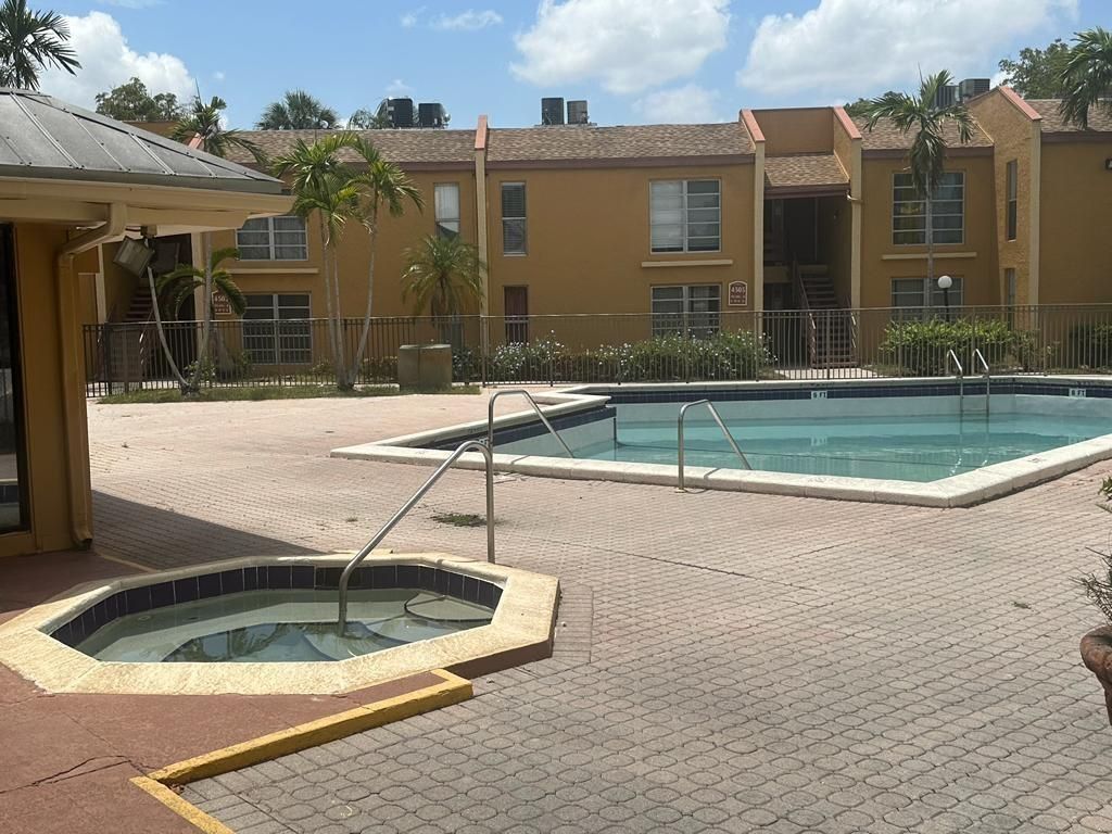 4545 Treehouse Lane, Unit G, Tamarac, FL 33319 Photo