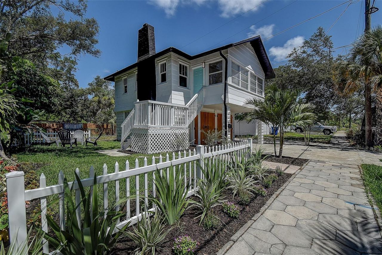 212 48th Street N, Saint Petersburg, FL 33713 Main Photo