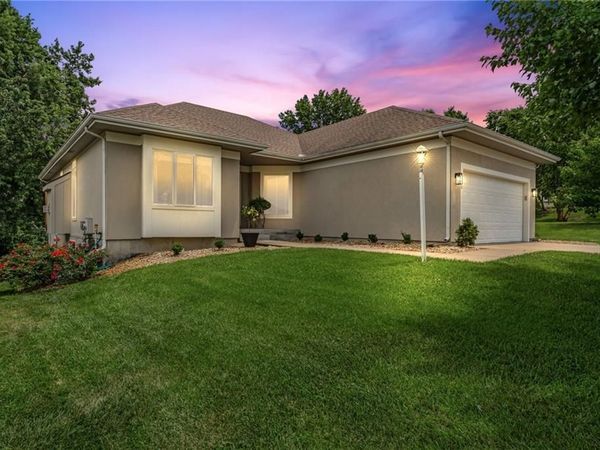 940 SW Woodbridge Court, Topeka, KS 66606