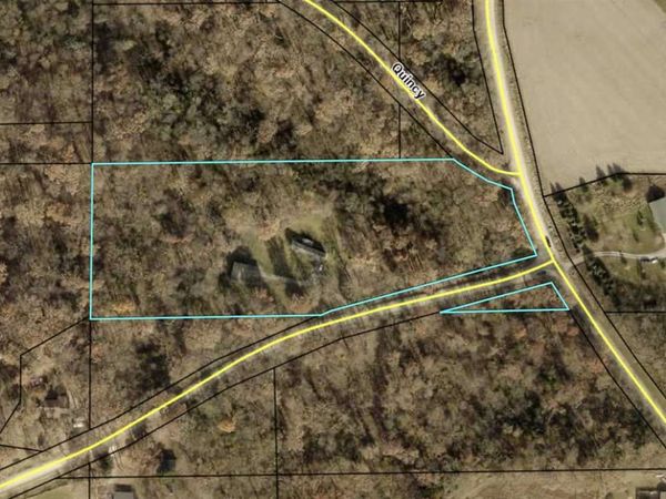 2231 Jordan Creek Rd, Solon, IA 52333