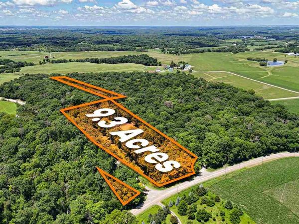 2231 Jordan Creek Rd, Solon, IA 52333