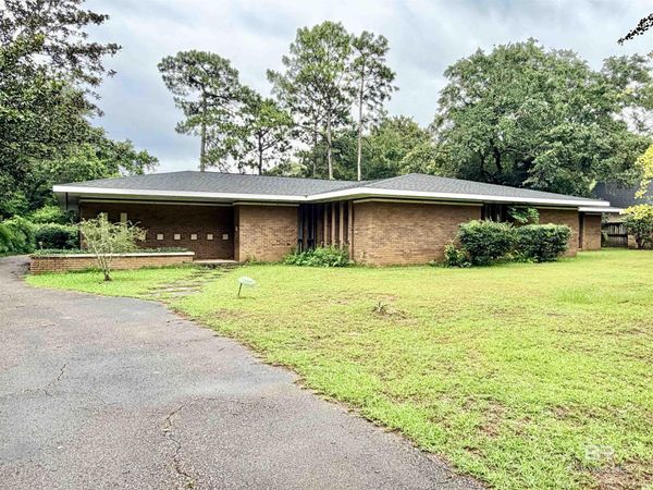 605 E Cumberland Road, Mobile, AL 36608