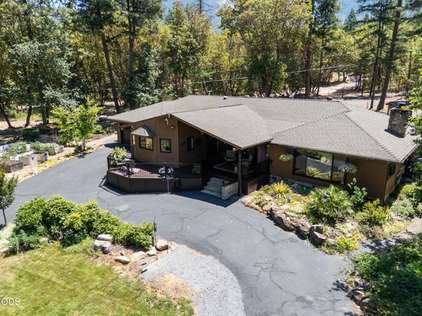 6589 Whispering Pines Lane, Jacksonville, OR 97530