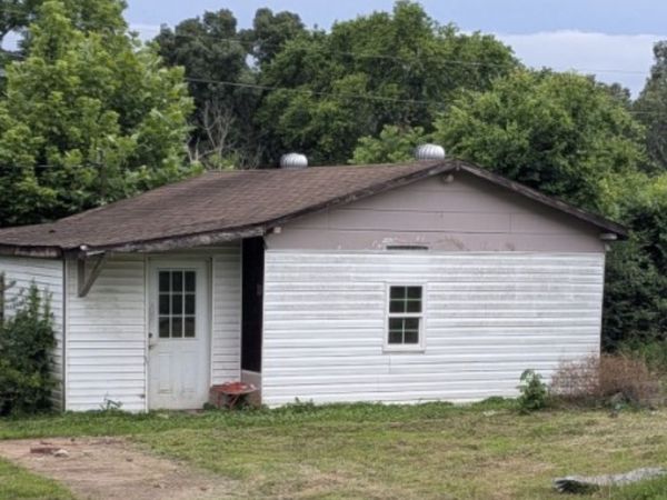 119 Washington Ave, Camden, TN 38320