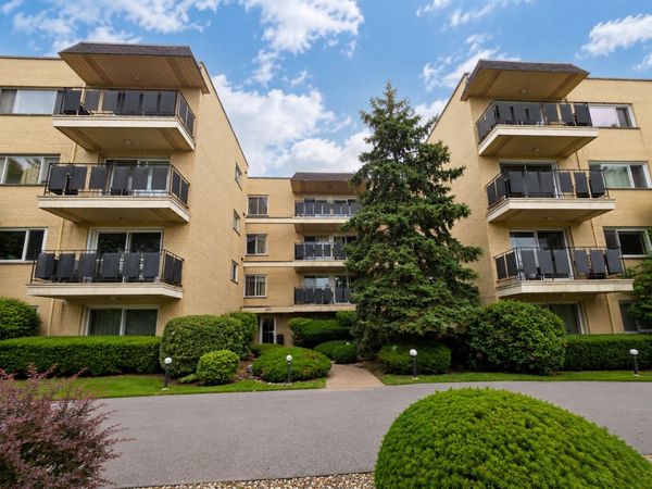 8230 Elmwood Avenue , Unit 304, Skokie, IL 60077