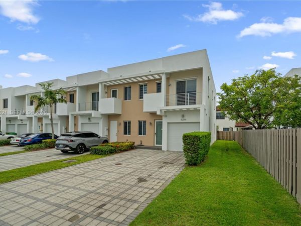 10294 NW 71st Ter , Doral, FL 33178